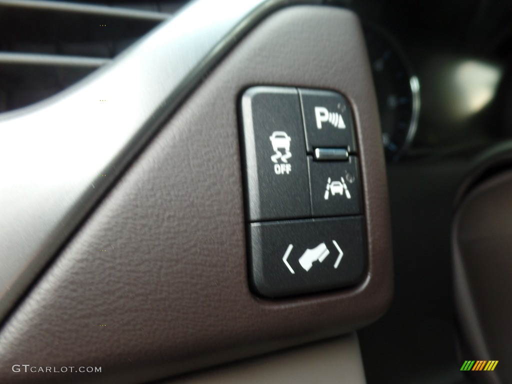 2019 Chevrolet Suburban Premier 4WD Controls Photo #128816450