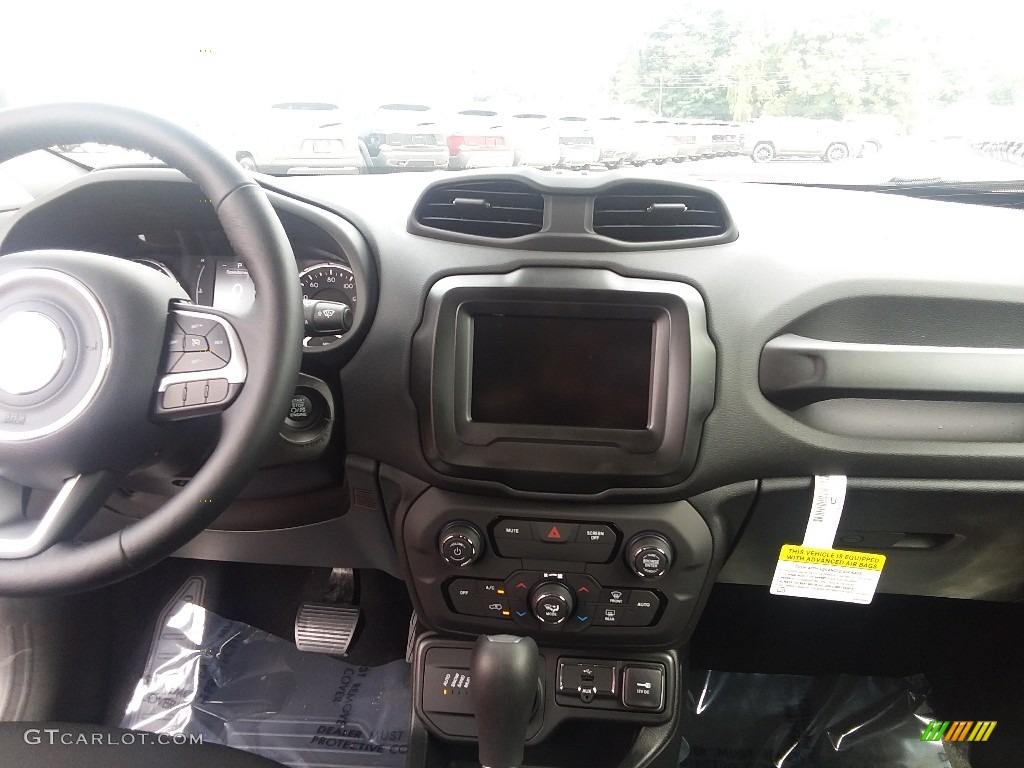 2018 Renegade Latitude 4x4 - Glacier Metallic / Black photo #6