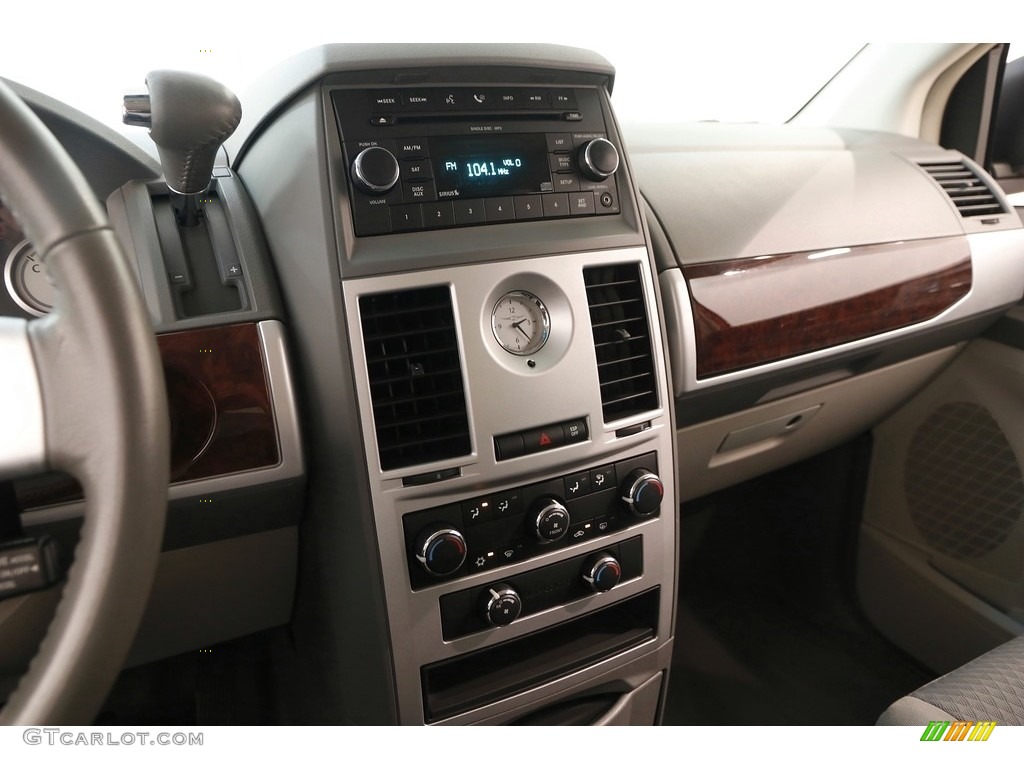 2010 Town & Country Touring - Inferno Red Crystal Pearl / Medium Slate Gray/Light Shale photo #14