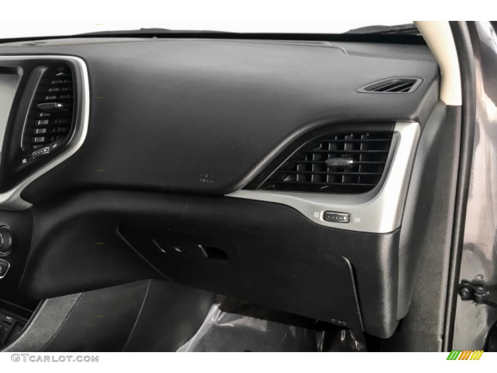 2016 Cherokee Trailhawk 4x4 - Granite Crystal Metallic / Black photo #29