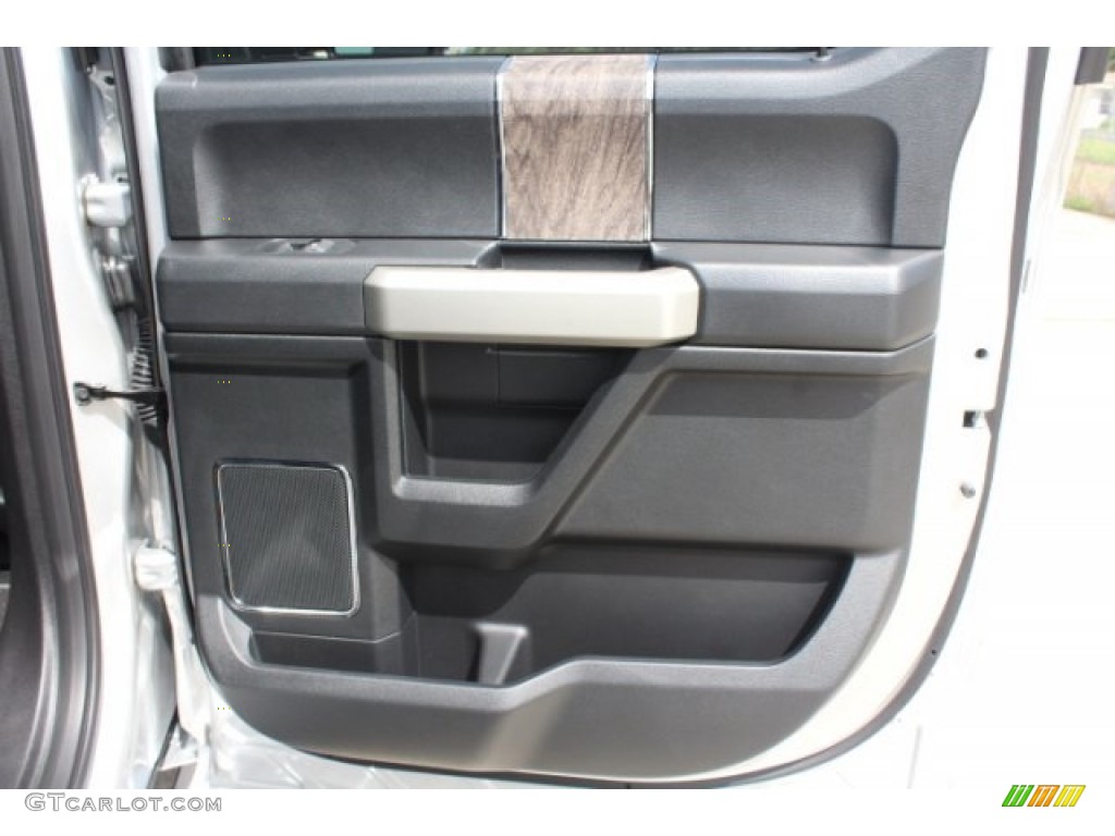 2019 F350 Super Duty XLT Crew Cab 4x4 - Ingot Silver / Black photo #28