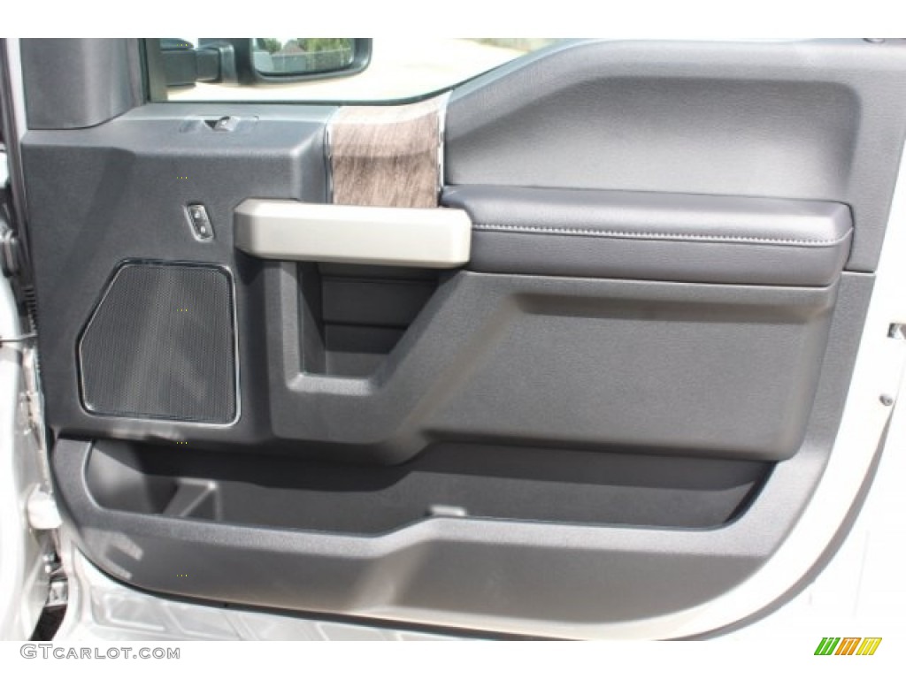 2019 F350 Super Duty XLT Crew Cab 4x4 - Ingot Silver / Black photo #30