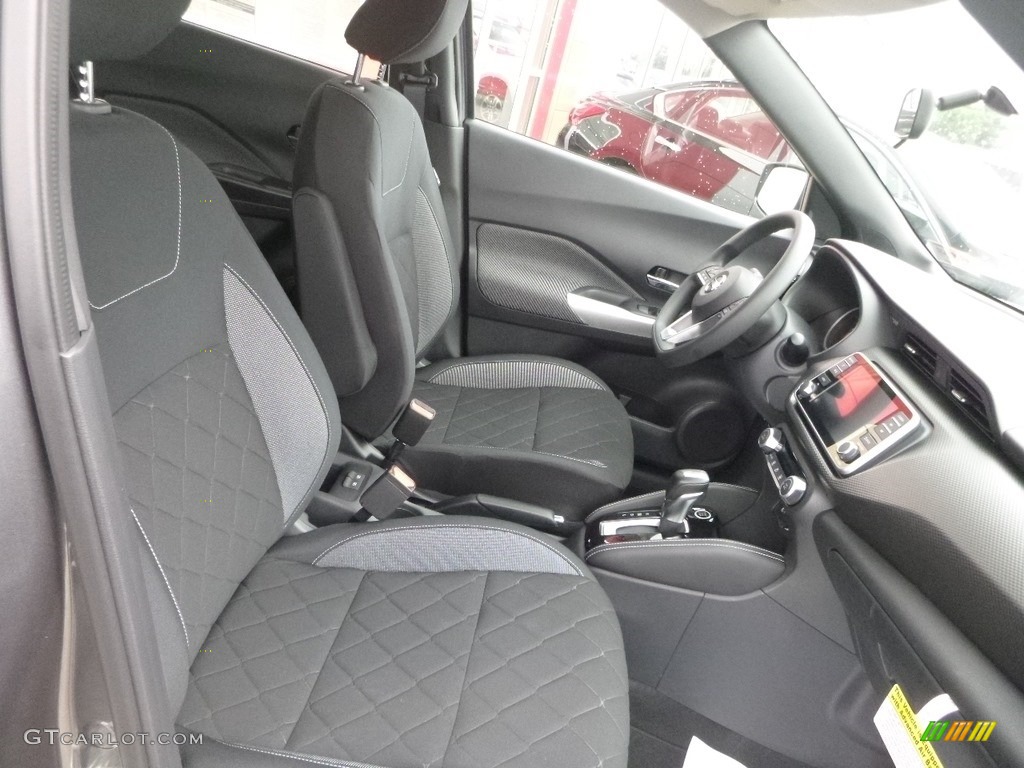 Charcoal Interior 2018 Nissan Kicks SR Photo #128828919