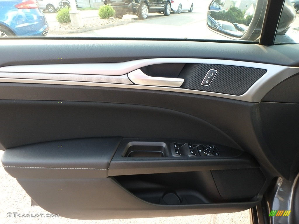 2018 Fusion SE - Magnetic / Ebony photo #12