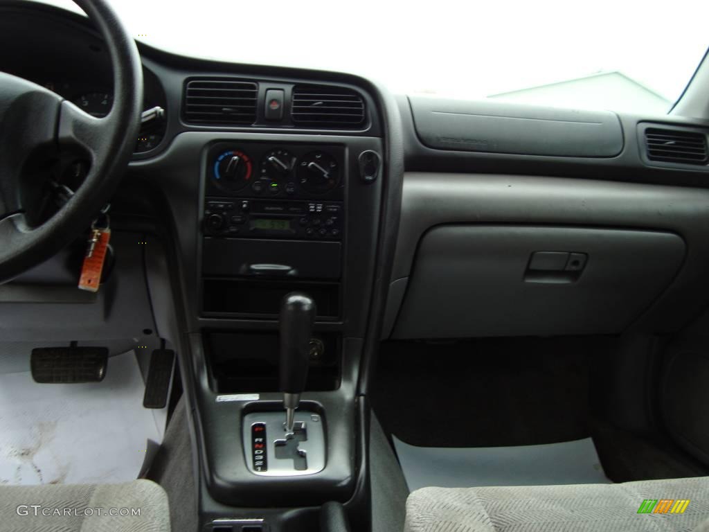 2002 Legacy L Wagon - Titanium Pearl / Gray photo #10