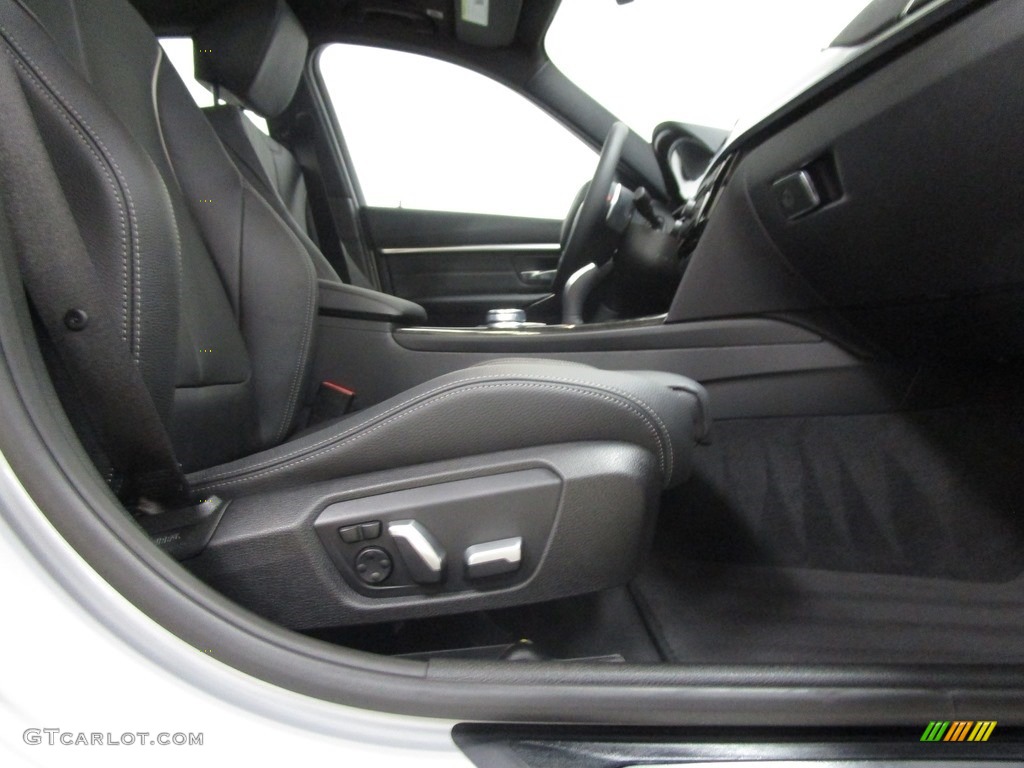 2018 3 Series 330i xDrive Sedan - Glacier Silver Metallic / Black photo #18