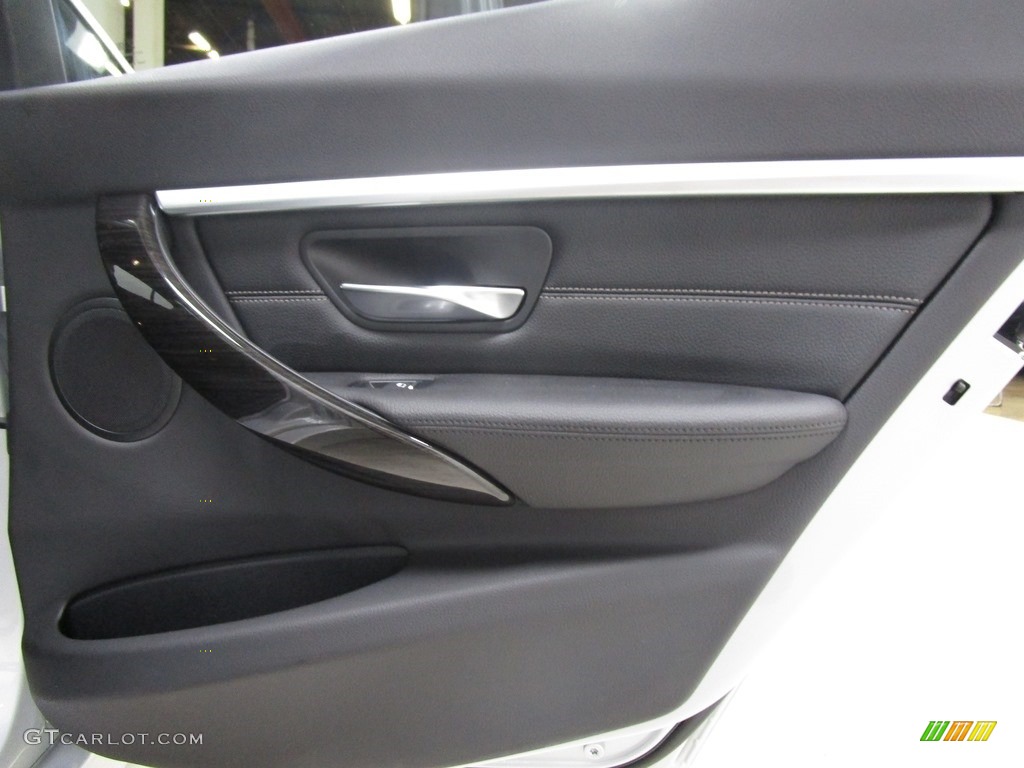 2018 3 Series 330i xDrive Sedan - Glacier Silver Metallic / Black photo #19
