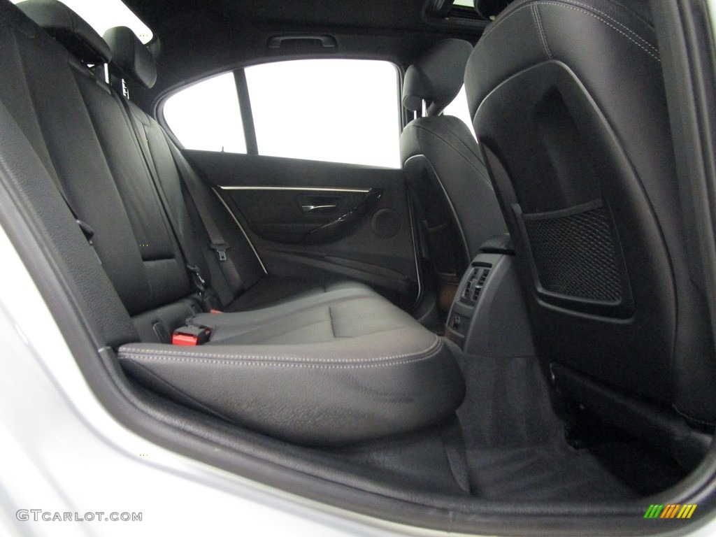 2018 3 Series 330i xDrive Sedan - Glacier Silver Metallic / Black photo #21