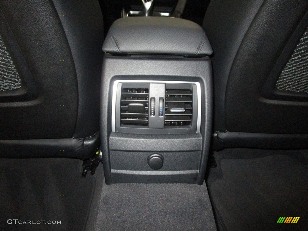 2018 3 Series 330i xDrive Sedan - Glacier Silver Metallic / Black photo #22