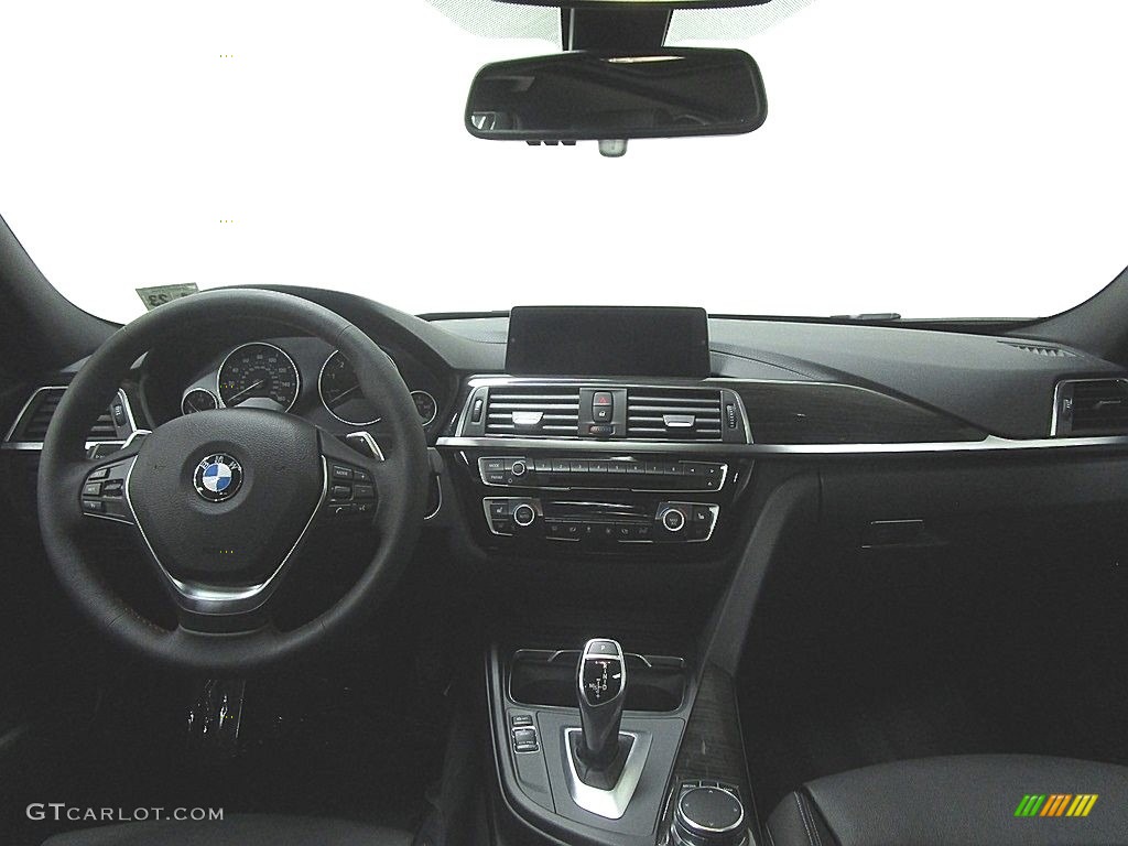 2018 3 Series 330i xDrive Sedan - Glacier Silver Metallic / Black photo #25