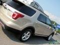 White Gold - Explorer XLT 4WD Photo No. 35
