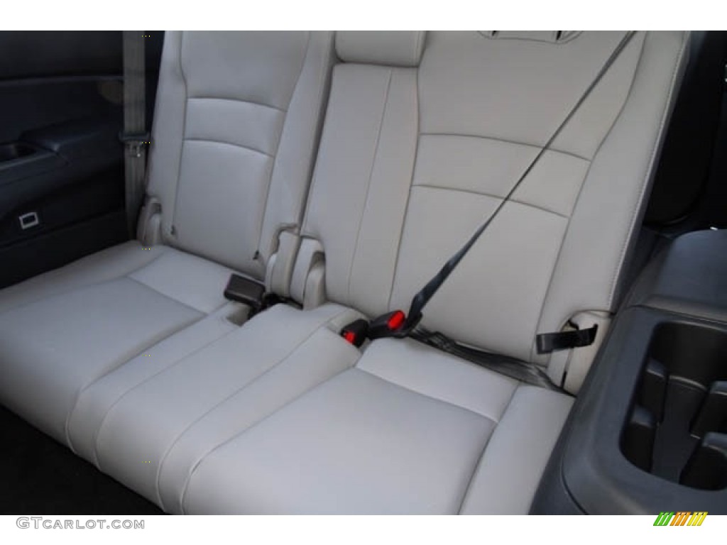 2019 Honda Pilot Touring Rear Seat Photo #128858913