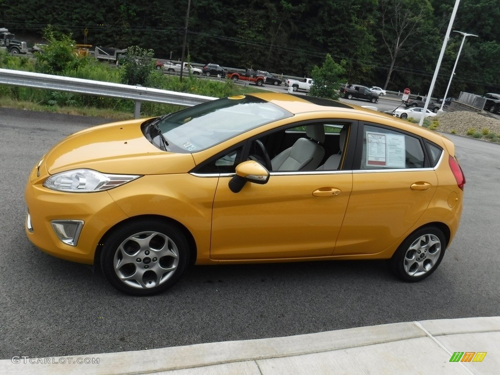 2011 Fiesta SES Hatchback - Yellow Blaze Metallic Tri-Coat / Cashmere/Charcoal Black Leather photo #7