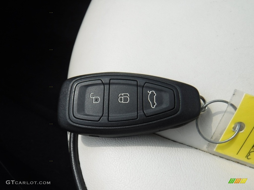 2011 Fiesta SES Hatchback - Yellow Blaze Metallic Tri-Coat / Cashmere/Charcoal Black Leather photo #26