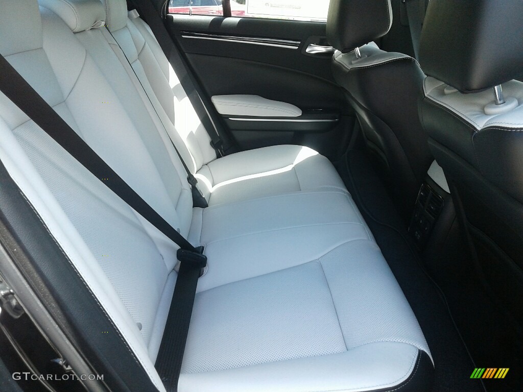 Black Interior 2018 Chrysler 300 S Photo #128864577