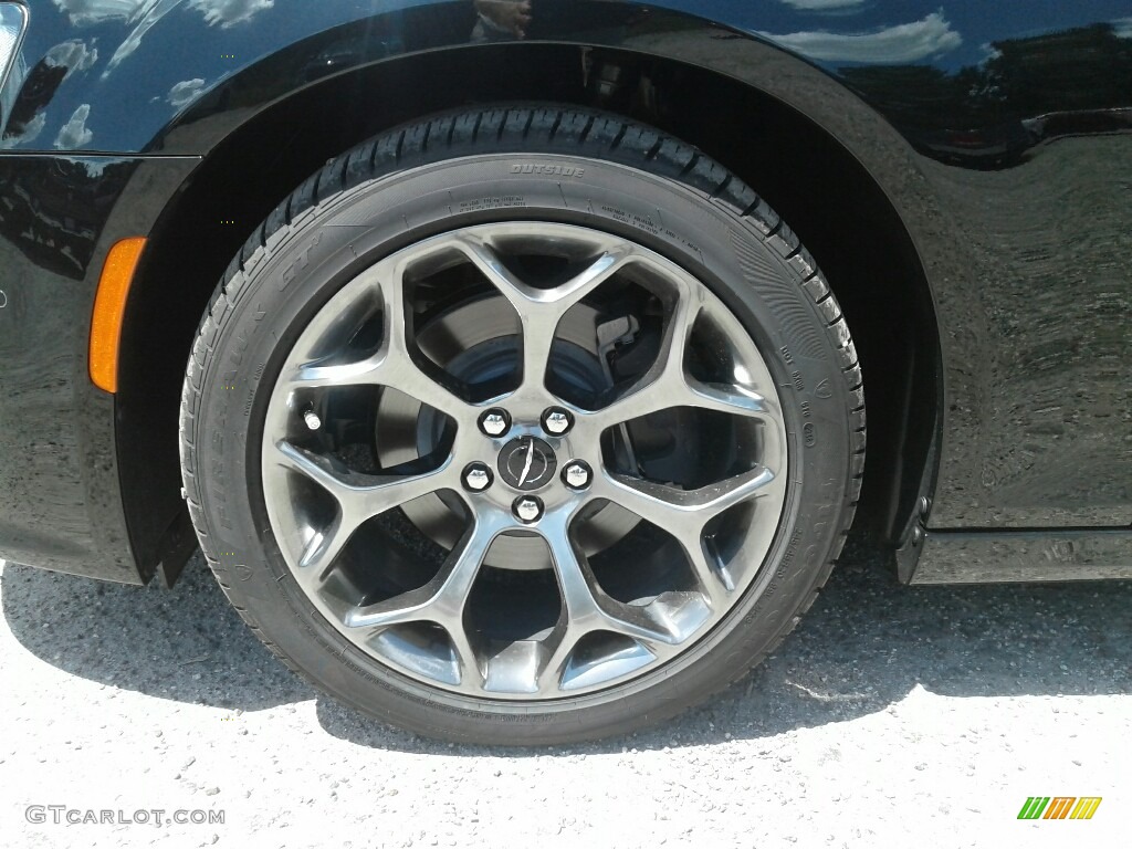 2018 Chrysler 300 S Wheel Photo #128864673