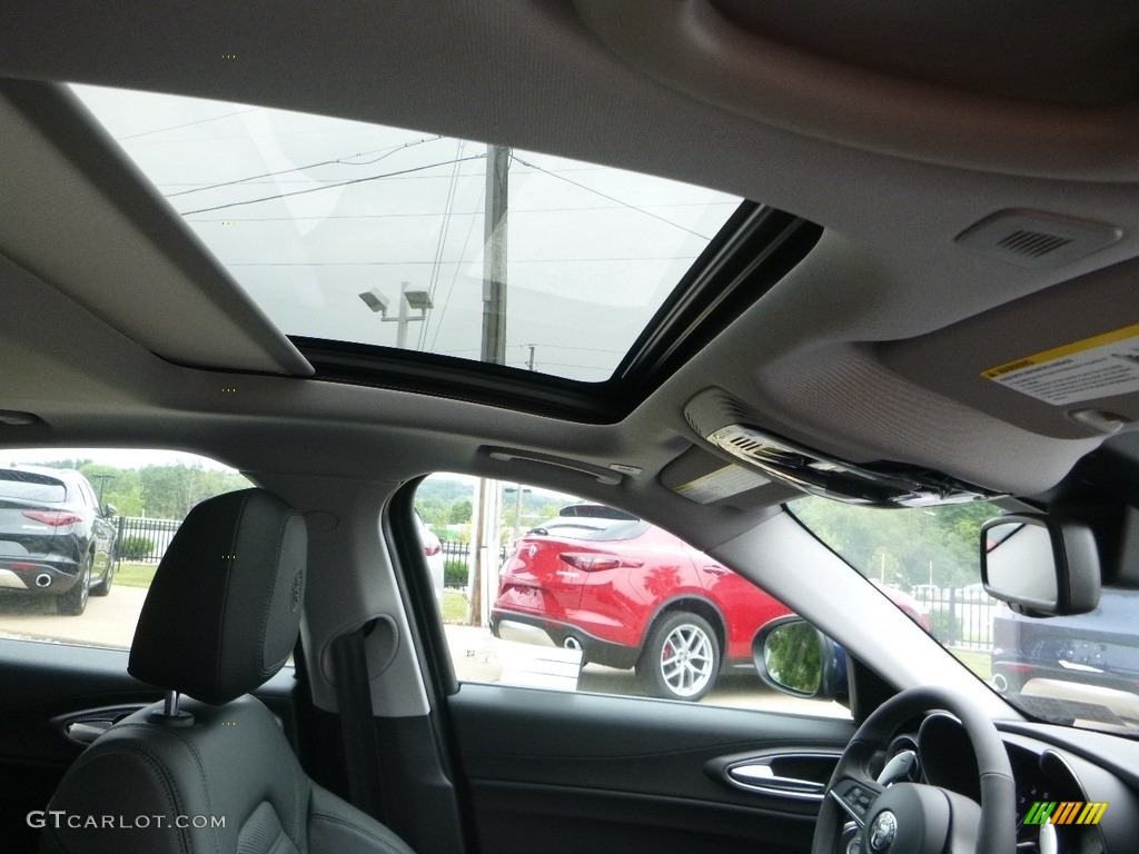 2018 Alfa Romeo Giulia Ti AWD Sunroof Photo #128868532