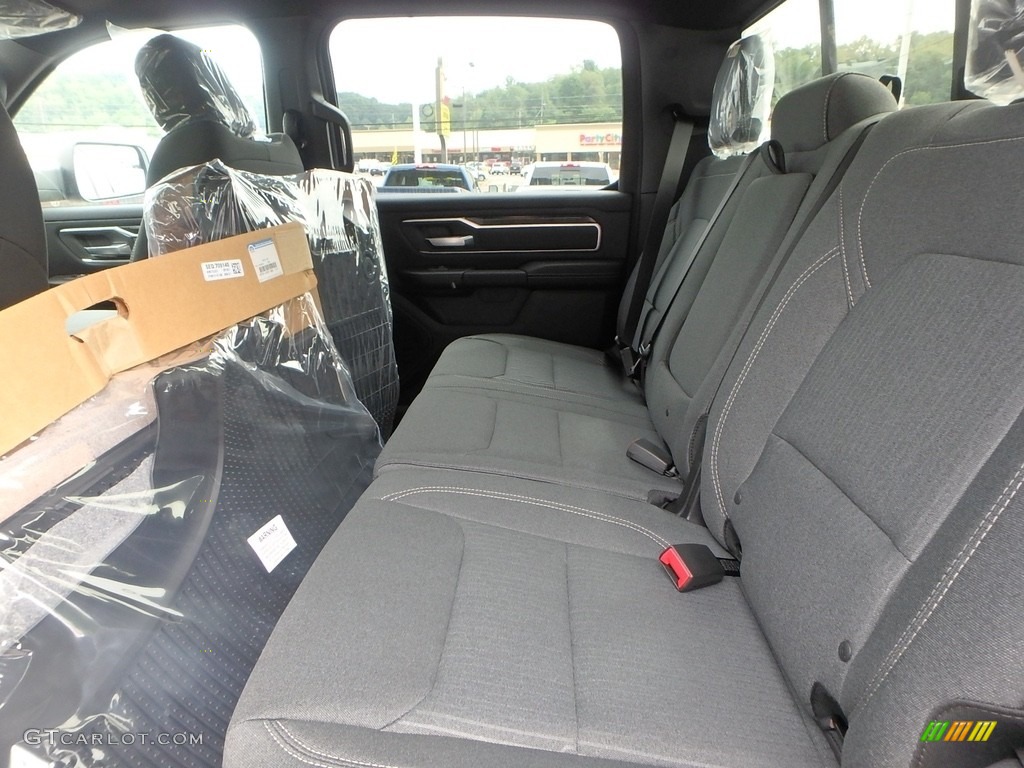 2019 1500 Big Horn Crew Cab 4x4 - Diamond Black Crystal Pearl / Black photo #11