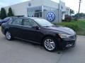 Deep Black Pearl - Passat SE Photo No. 2
