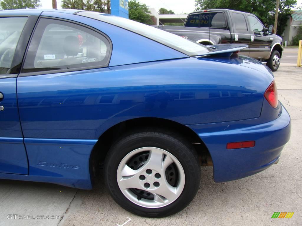 2005 Sunfire Coupe - Electric Blue Metallic / Taupe photo #21