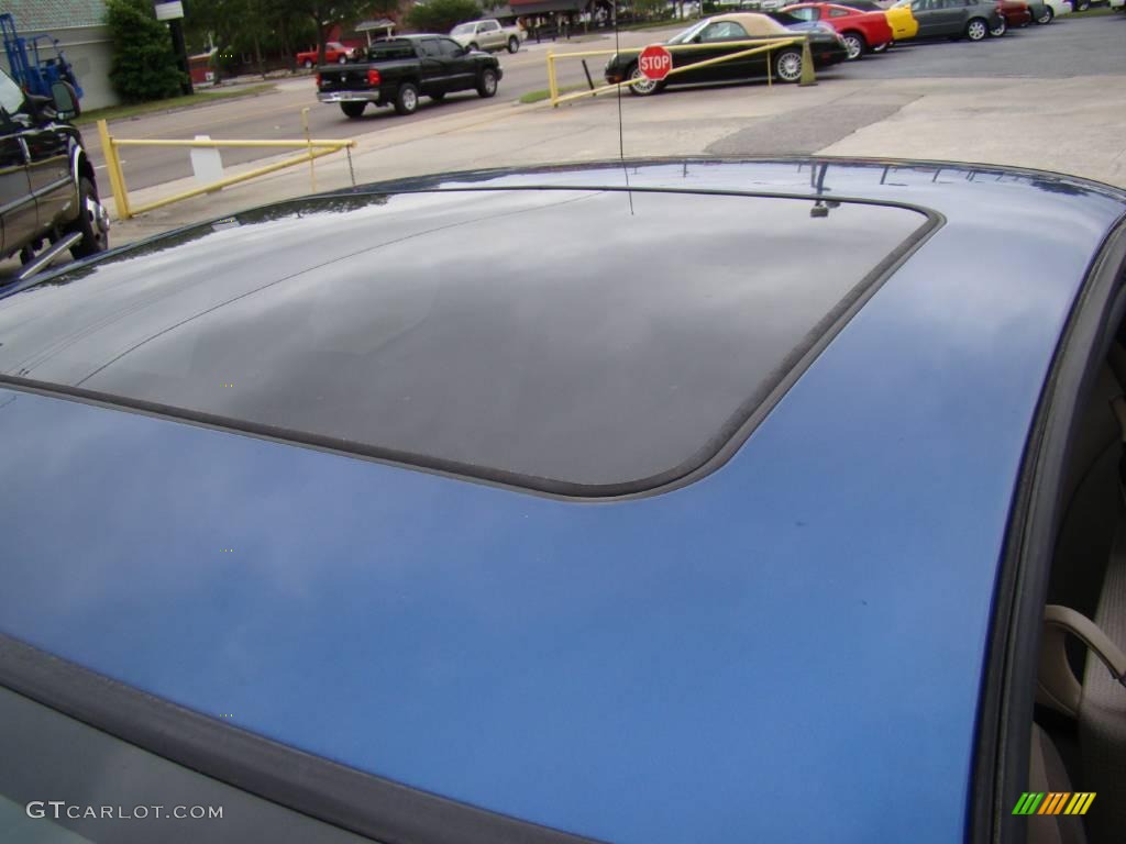2005 Sunfire Coupe - Electric Blue Metallic / Taupe photo #26