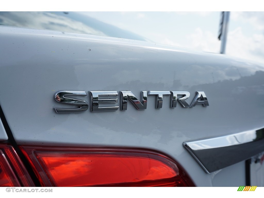 2017 Sentra S - Fresh Powder White / Marble Gray photo #15