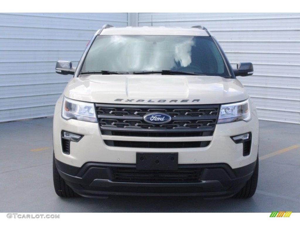 2018 Explorer XLT - Platinum Dune / Ebony Black photo #2