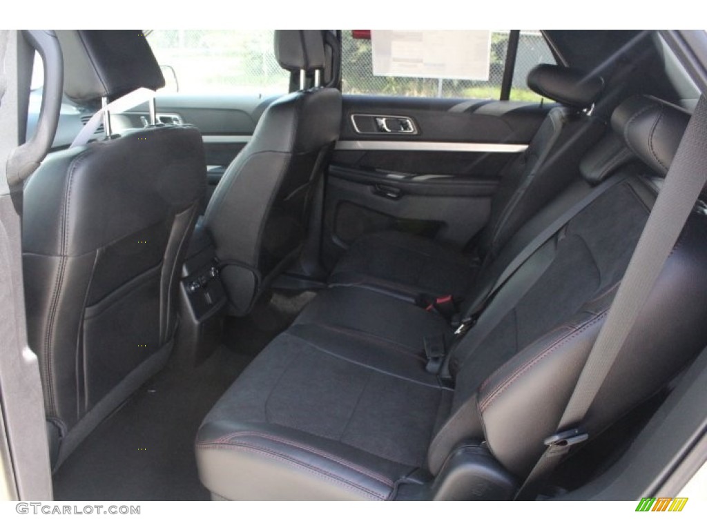 2018 Explorer XLT - Platinum Dune / Ebony Black photo #25