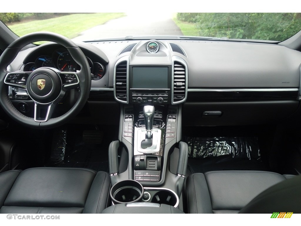 2016 Cayenne  - Rhodium Silver Metallic / Black photo #14