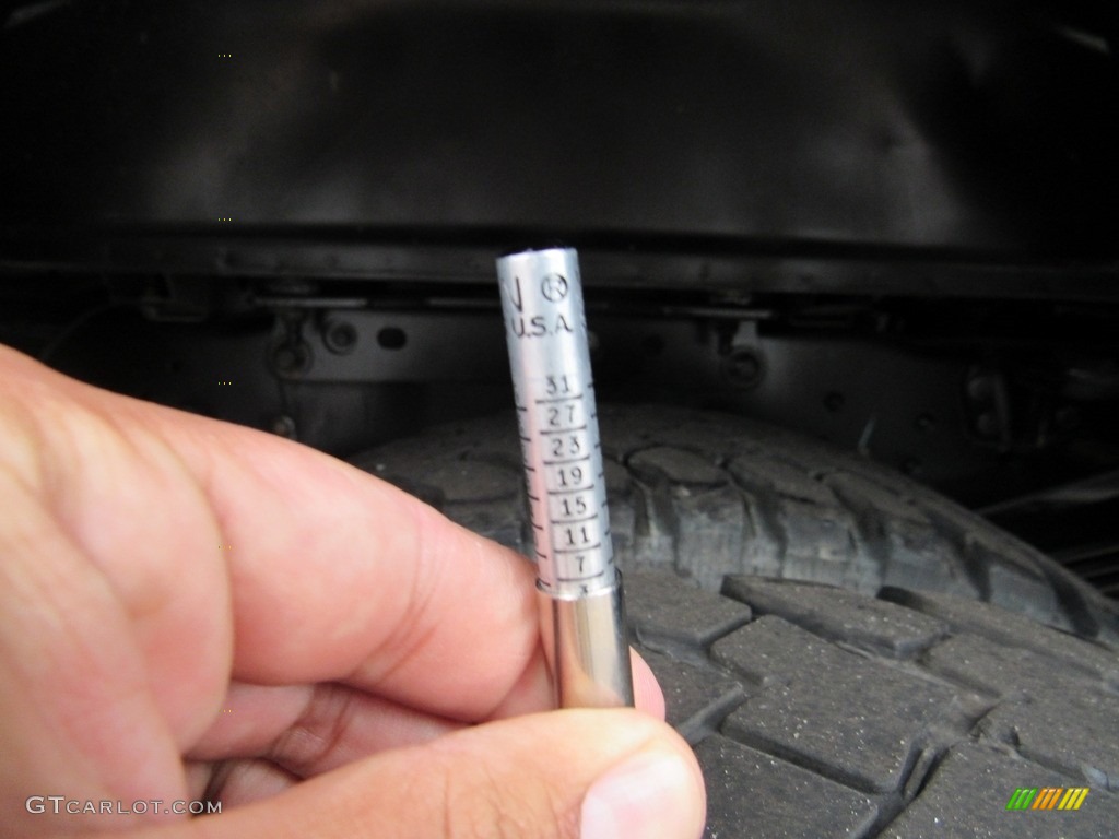 2014 F350 Super Duty Lariat Crew Cab 4x4 Dually - Oxford White / Adobe photo #50