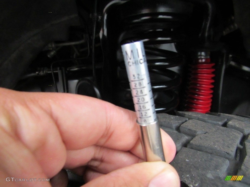 2014 F350 Super Duty Lariat Crew Cab 4x4 Dually - Oxford White / Adobe photo #53