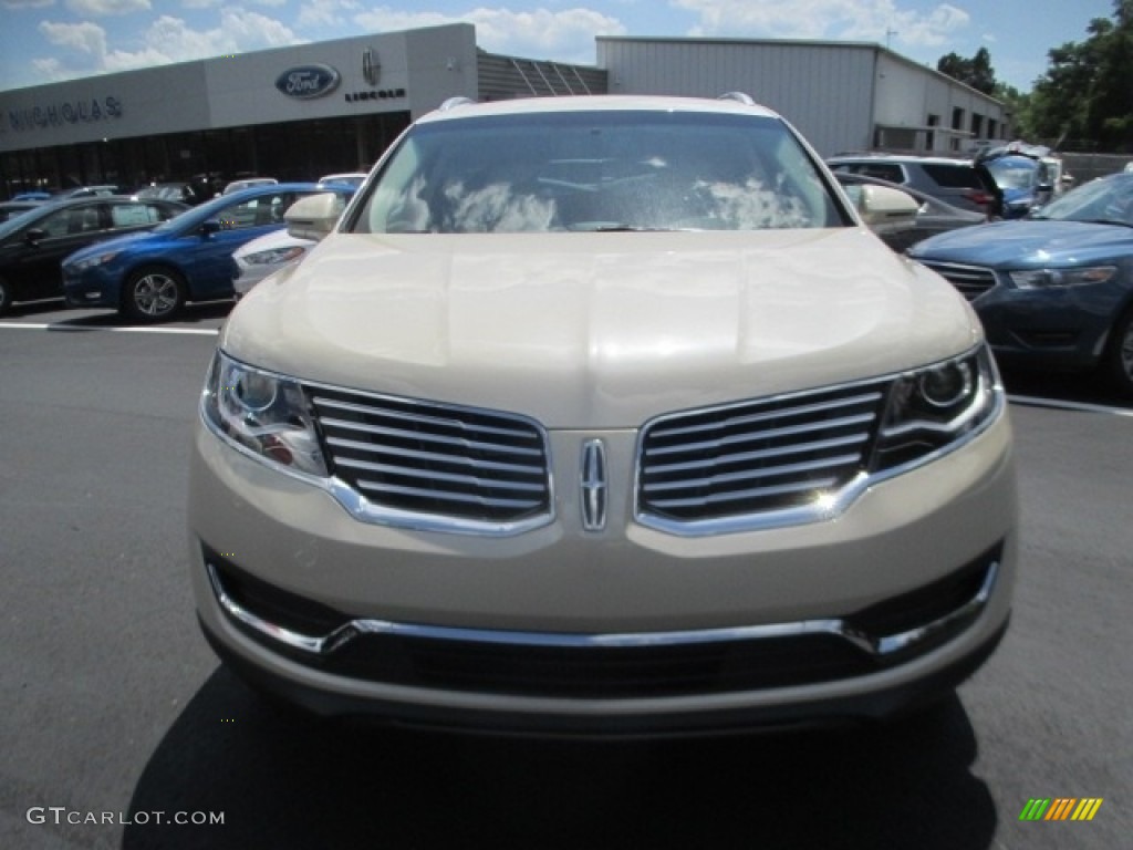 2018 MKX Select - Ivory Pearl Metallic Tri-Coat / Cappuccino photo #2