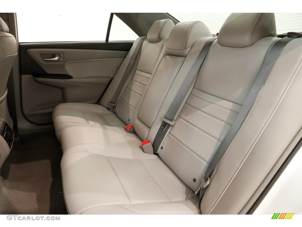 2017 Camry XLE - Blizzard White Pearl / Ash photo #18