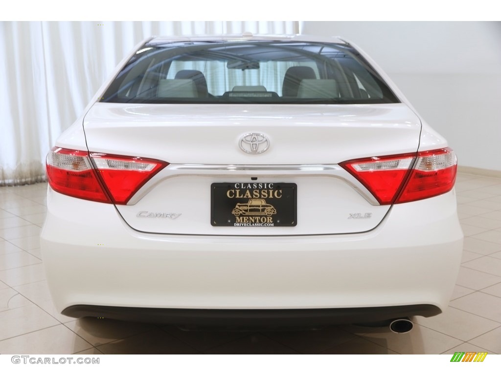 2017 Camry XLE - Blizzard White Pearl / Ash photo #20