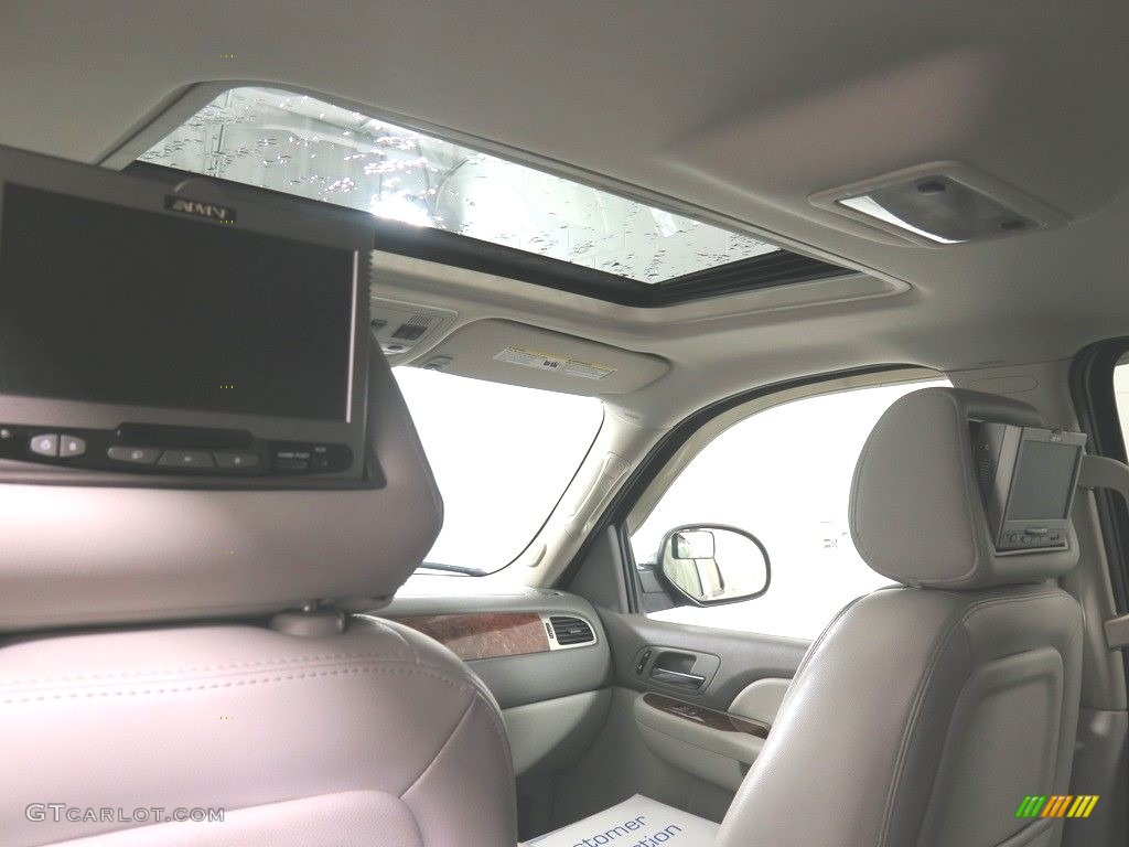 2007 Suburban 1500 LTZ 4x4 - Silver Birch Metallic / Light Titanium/Dark Titanium photo #3