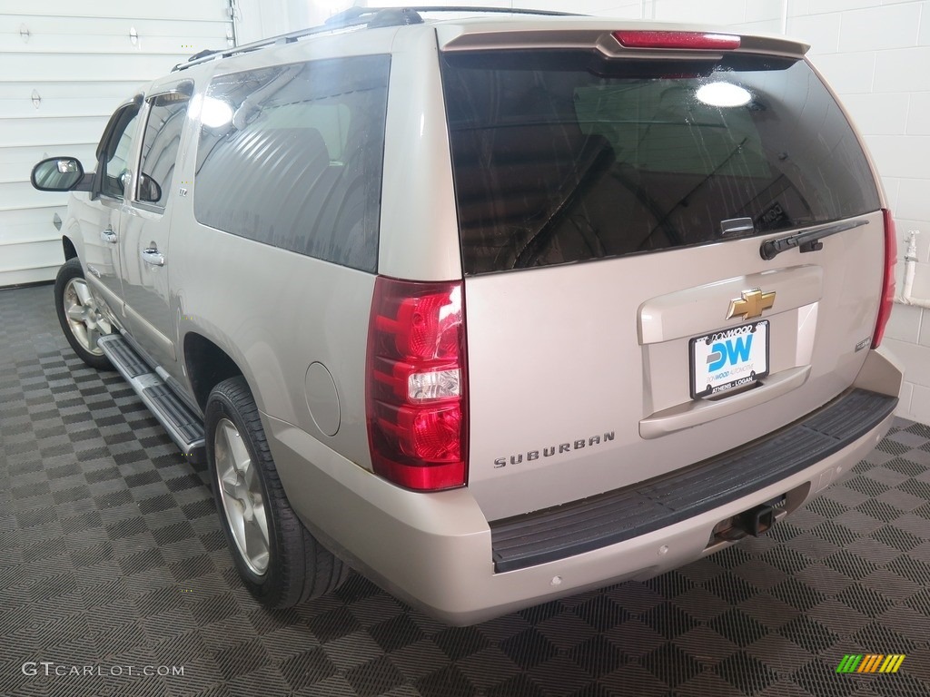 2007 Suburban 1500 LTZ 4x4 - Silver Birch Metallic / Light Titanium/Dark Titanium photo #7