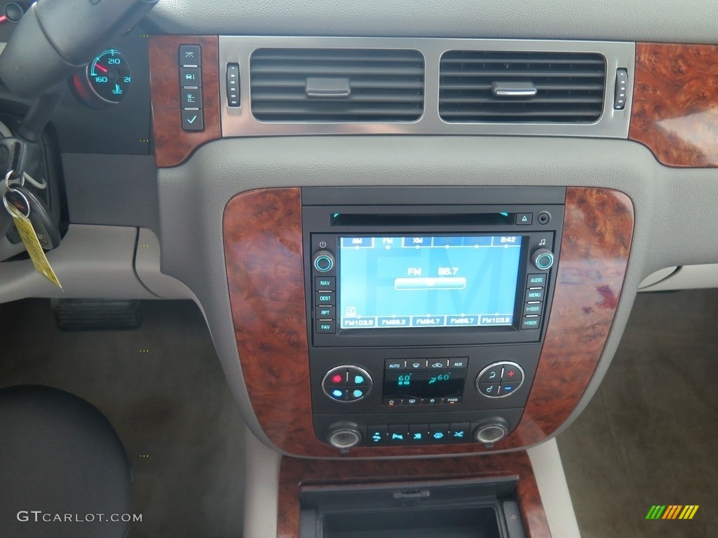 2007 Suburban 1500 LTZ 4x4 - Silver Birch Metallic / Light Titanium/Dark Titanium photo #16