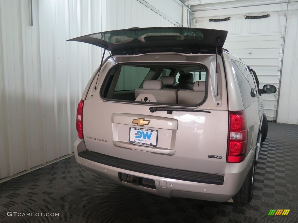 2007 Suburban 1500 LTZ 4x4 - Silver Birch Metallic / Light Titanium/Dark Titanium photo #26