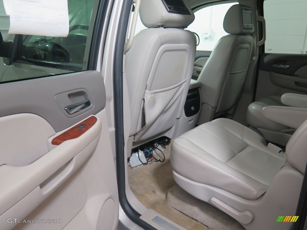 2007 Suburban 1500 LTZ 4x4 - Silver Birch Metallic / Light Titanium/Dark Titanium photo #30