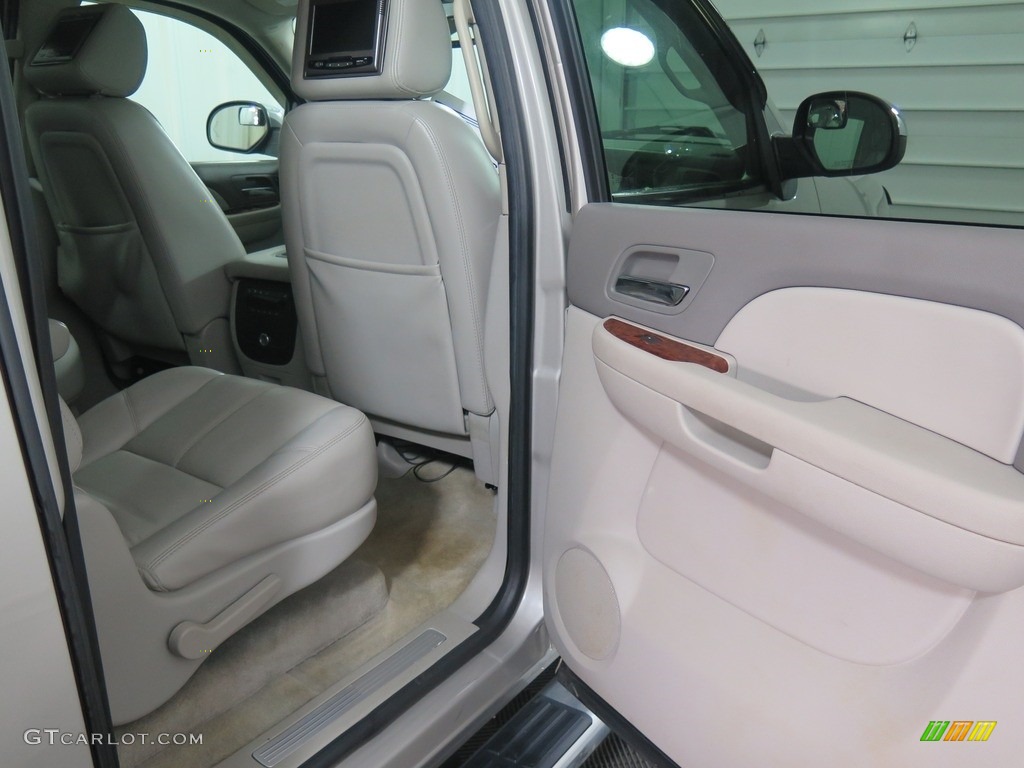 2007 Suburban 1500 LTZ 4x4 - Silver Birch Metallic / Light Titanium/Dark Titanium photo #31