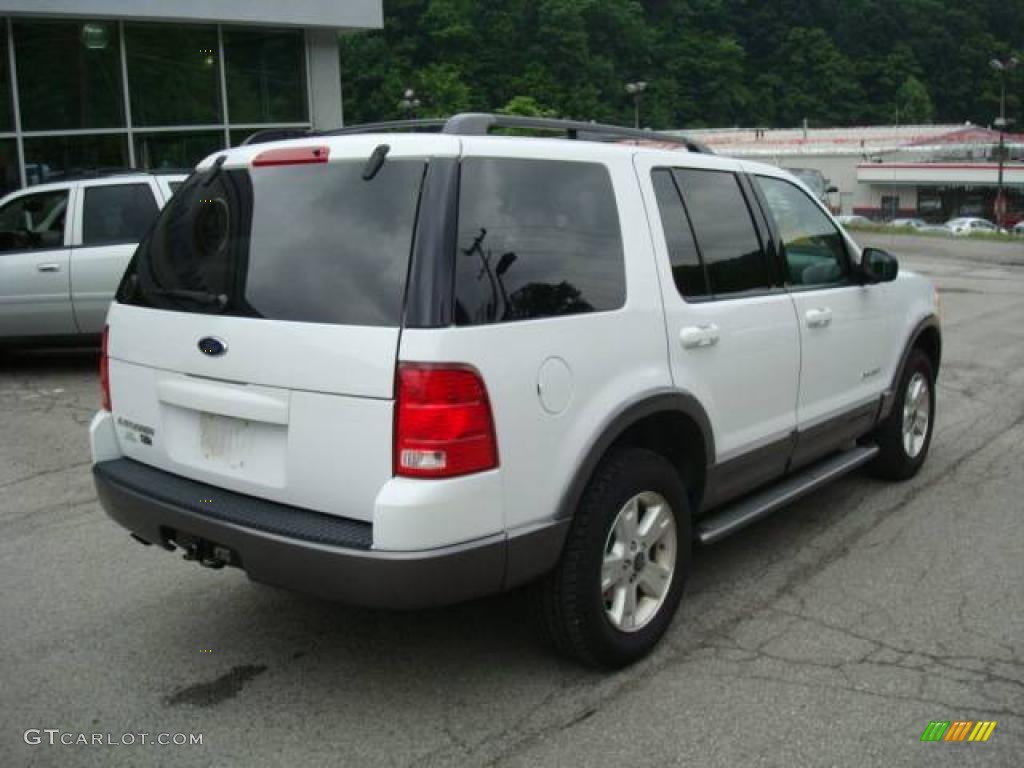 2004 Explorer XLT 4x4 - Oxford White / Graphite photo #2