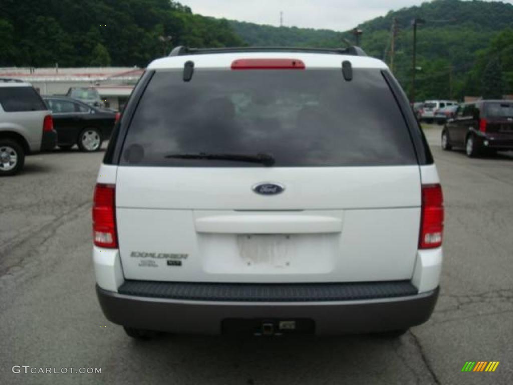 2004 Explorer XLT 4x4 - Oxford White / Graphite photo #3