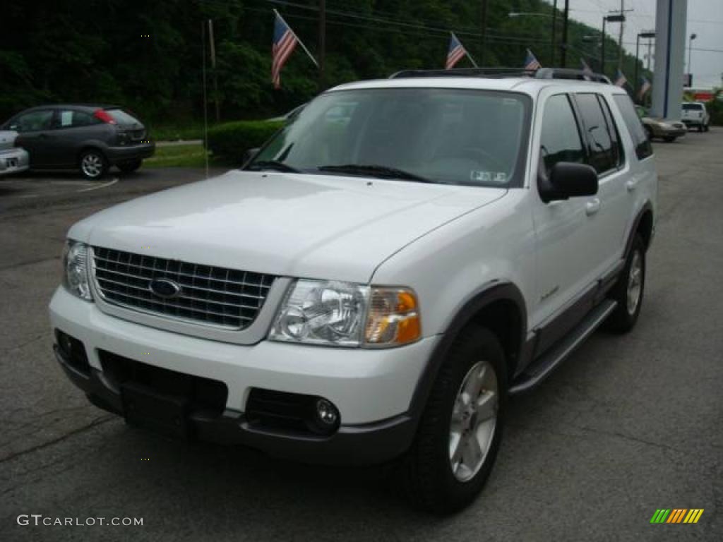 2004 Explorer XLT 4x4 - Oxford White / Graphite photo #5