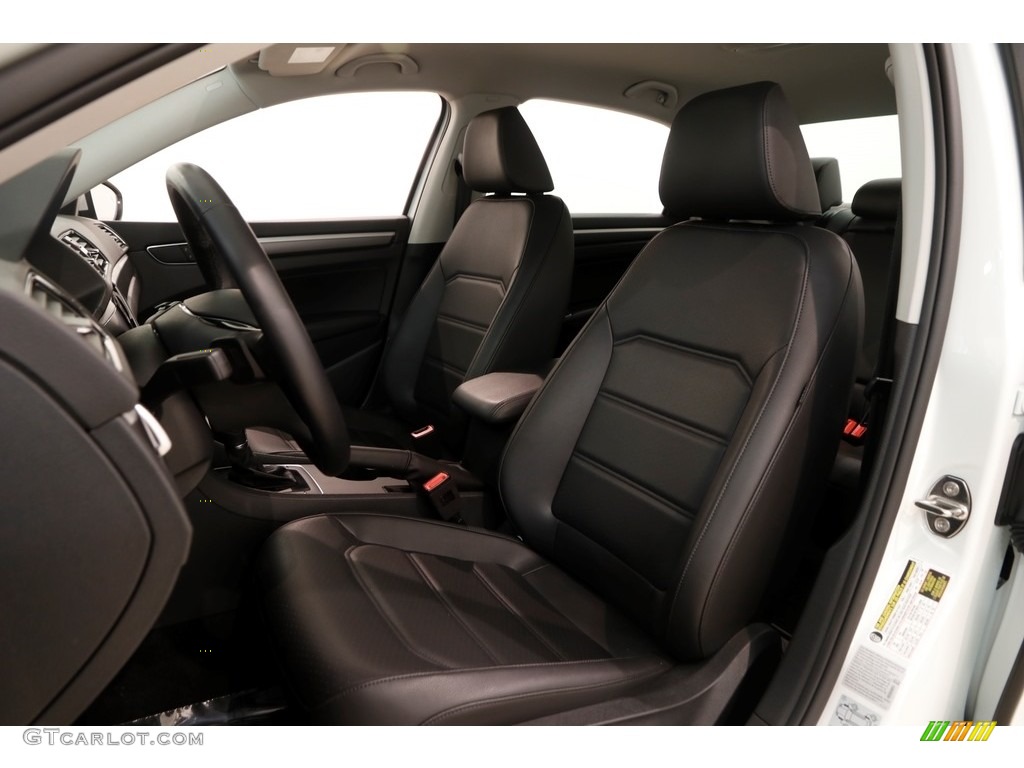2018 Volkswagen Passat R-Line Front Seat Photo #128948151