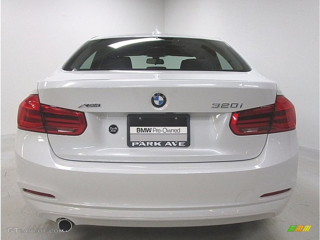 2018 3 Series 320i xDrive Sedan - Alpine White / Black photo #4
