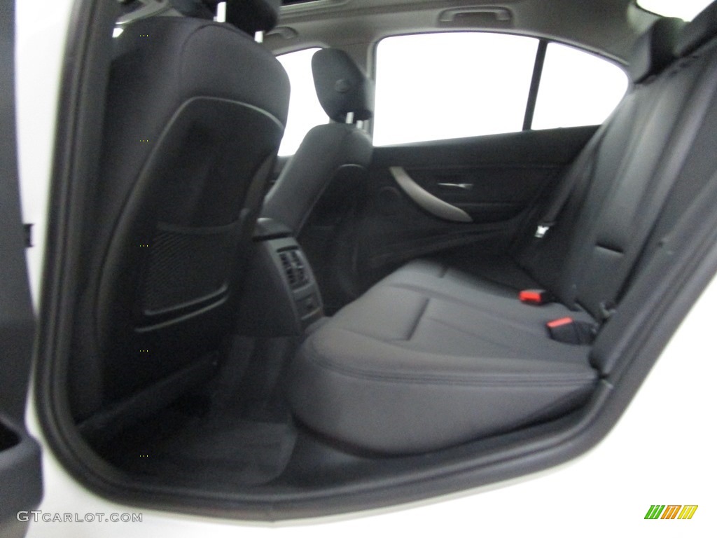 2018 3 Series 320i xDrive Sedan - Alpine White / Black photo #15