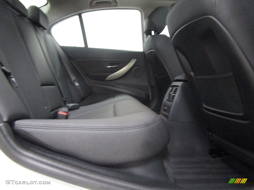 2018 3 Series 320i xDrive Sedan - Alpine White / Black photo #21