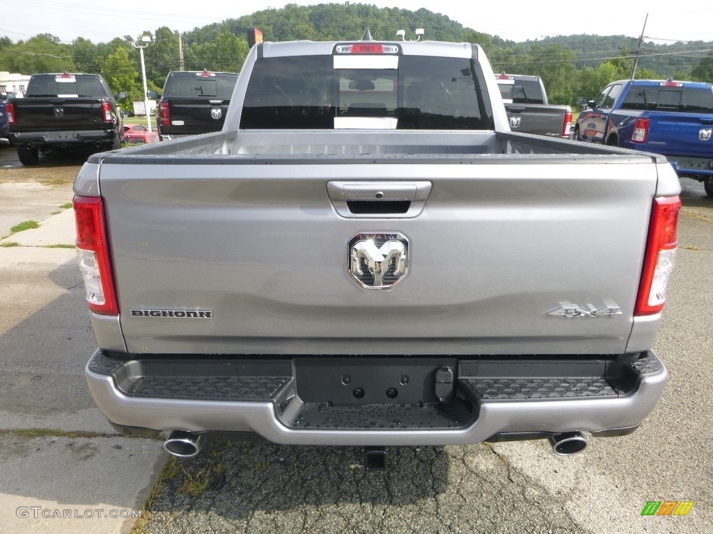 2019 1500 Big Horn Crew Cab 4x4 - Billett Silver Metallic / Black photo #4