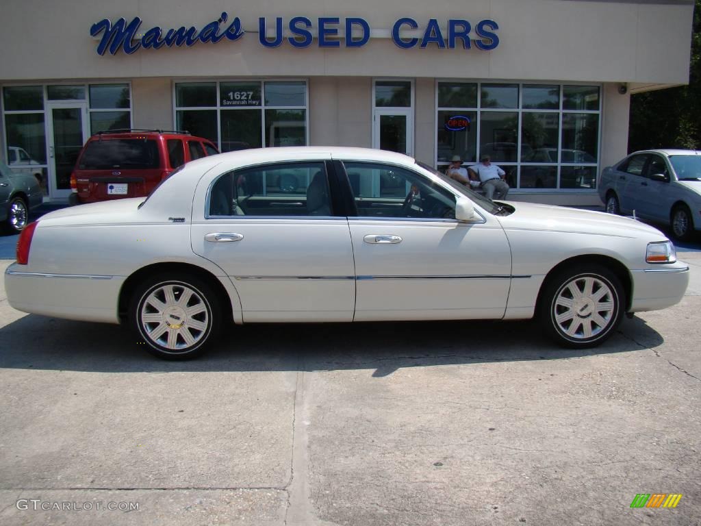 Ceramic White Tri-Coat Lincoln Town Car