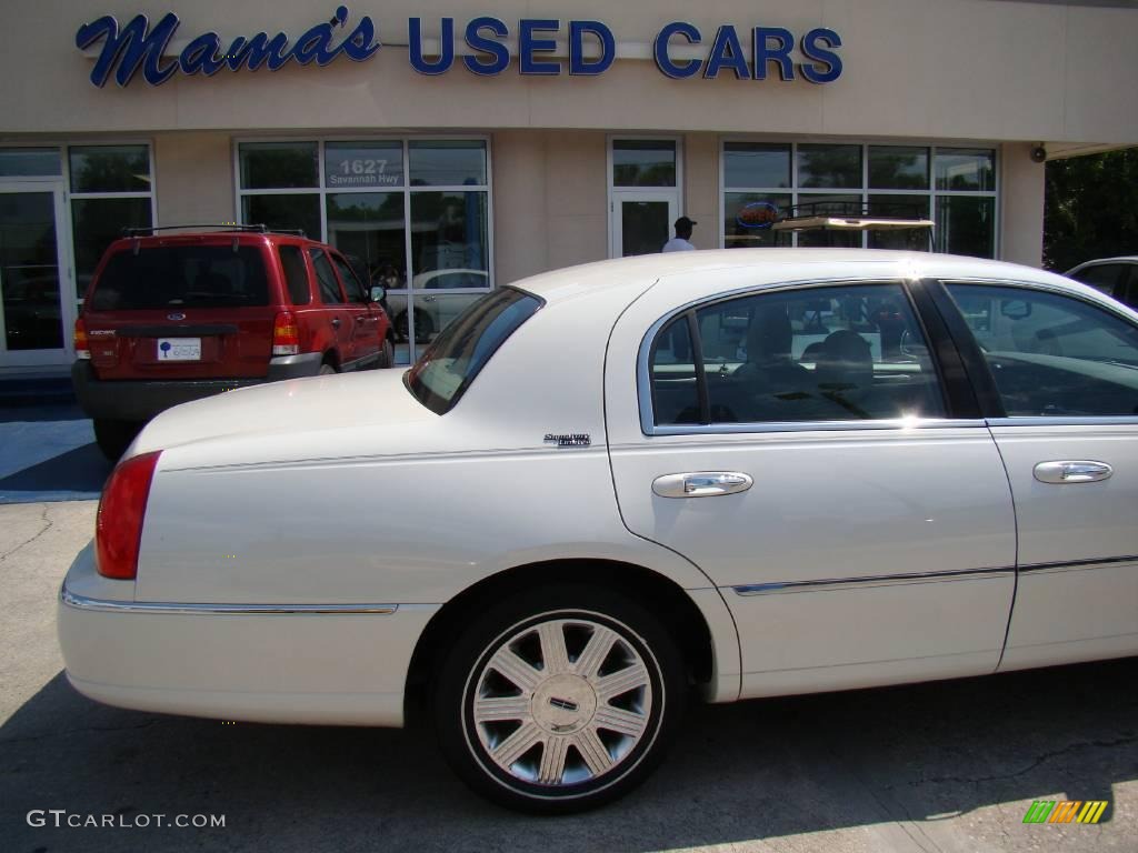 2005 Town Car Signature - Ceramic White Tri-Coat / Medium Light Stone/Dark Stone photo #24